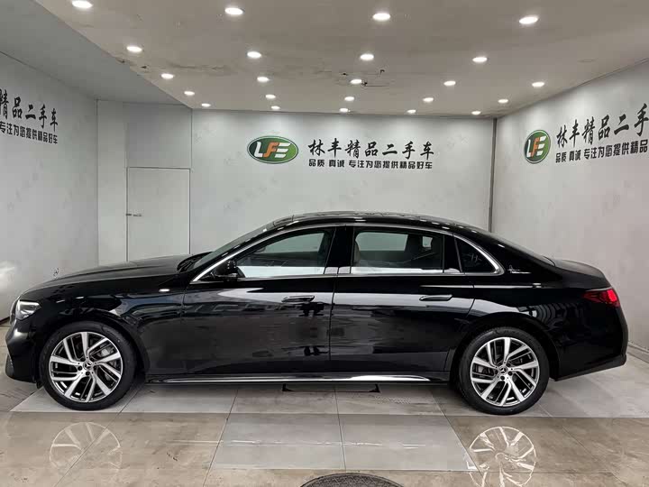 Фото 5 - Mercedes-Benz E-Class