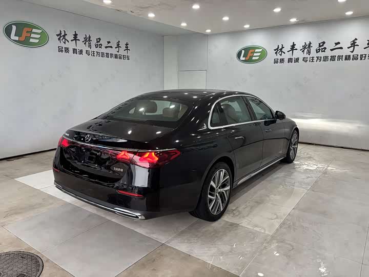 Фото 6 - Mercedes-Benz E-Class