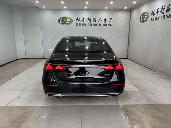 Фото 7 - Mercedes-Benz E-Class