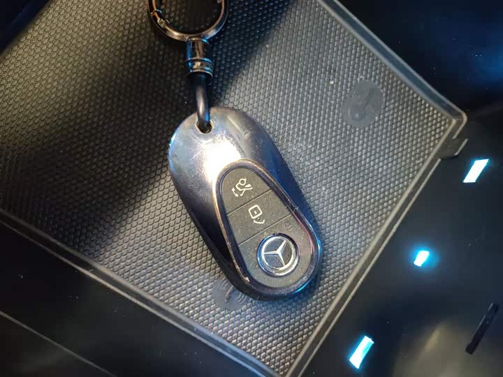 Фото 9 - Mercedes-Benz C-Class