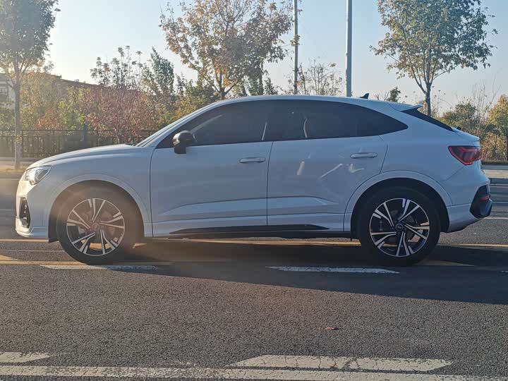 Фото 9 - Audi Q3 Sportback