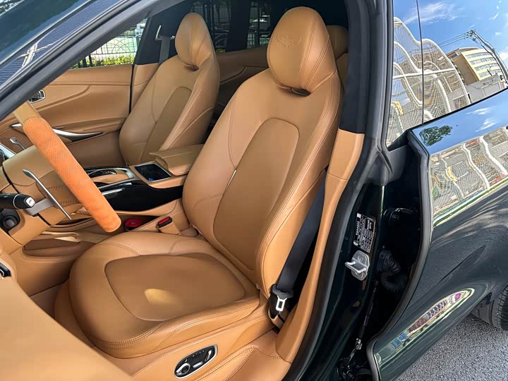 Фото 12 - Aston Martin DBX