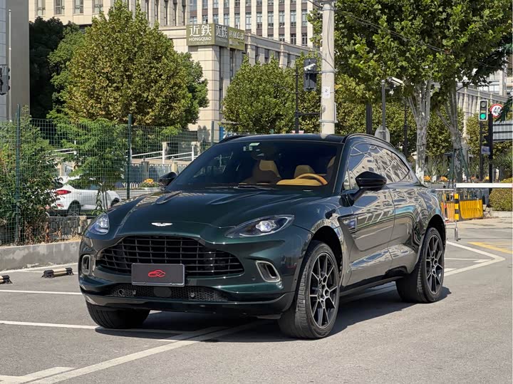 Фото 2 - Aston Martin DBX