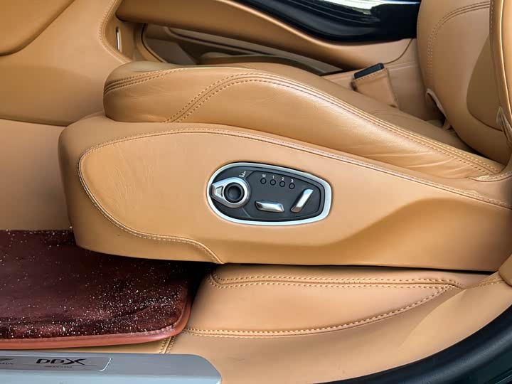 Фото 28 - Aston Martin DBX