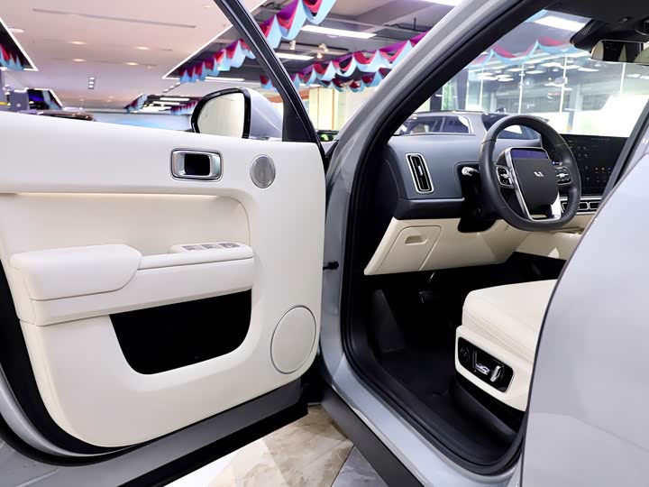 Фото 11 - LiXiang L7