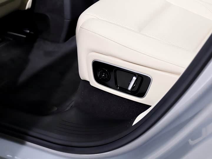 Фото 18 - LiXiang L7