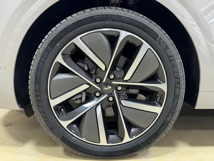 Фото 10 - LiXiang L6