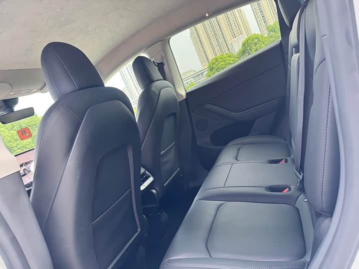 Фото 10 - Tesla Model Y