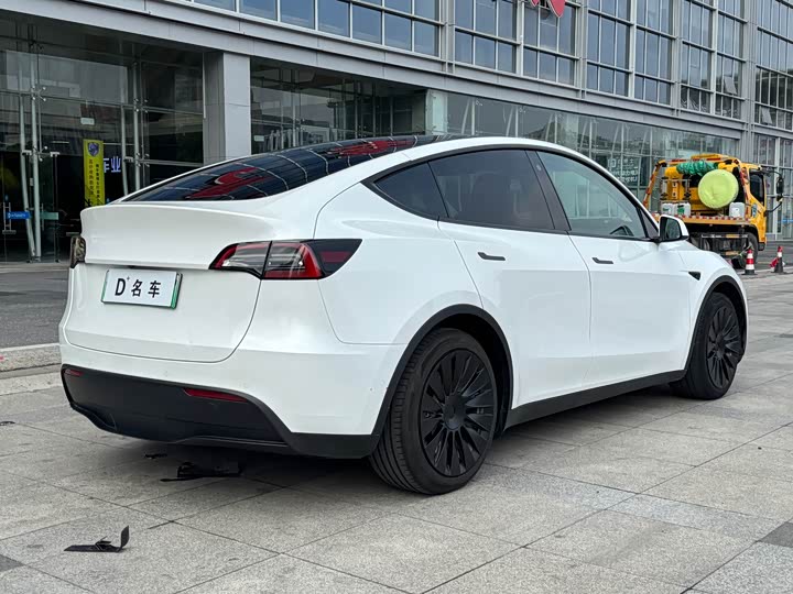 Фото 8 - Tesla Model Y