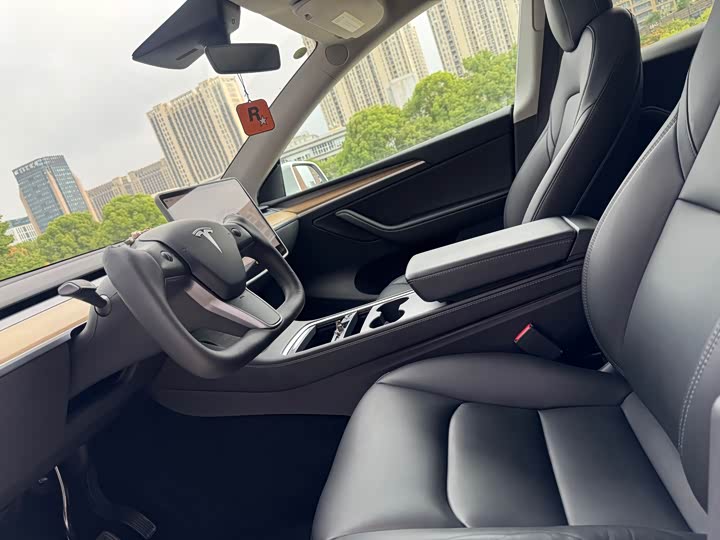 Фото 9 - Tesla Model Y