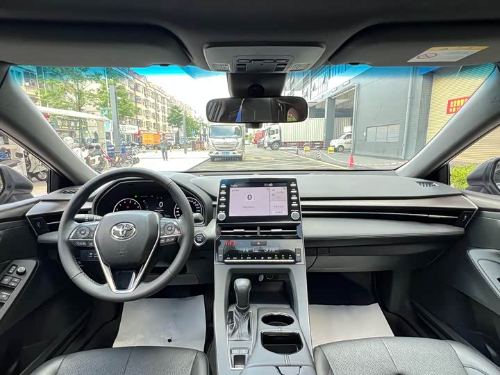 Фото 10 - Toyota Avalon