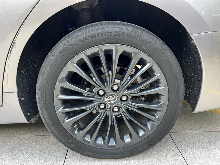 Фото 14 - Toyota Avalon