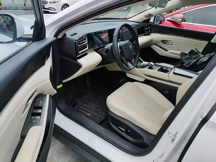 Фото 16 - BYD Qin L