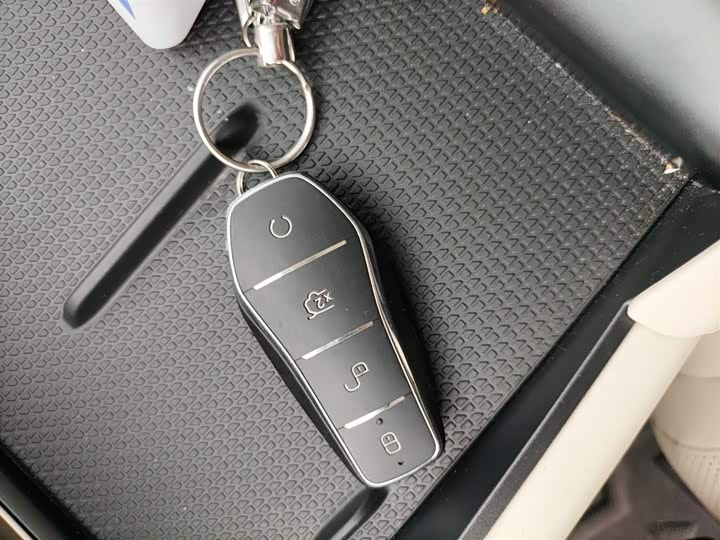 Фото 9 - BYD Qin L