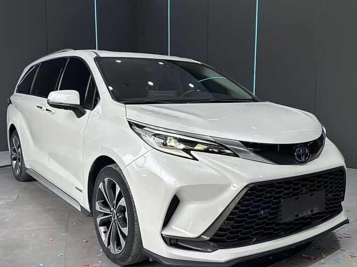 Фото 3 - Toyota Granvia