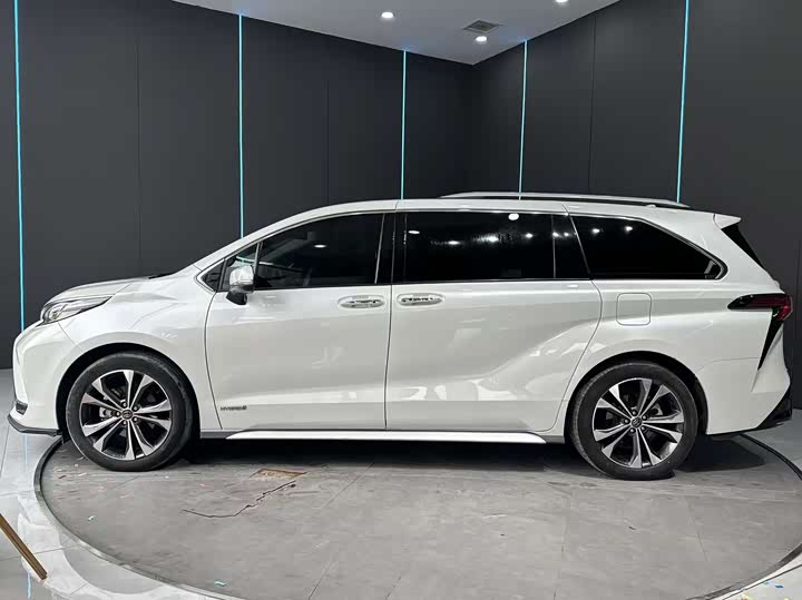 Фото 4 - Toyota Granvia