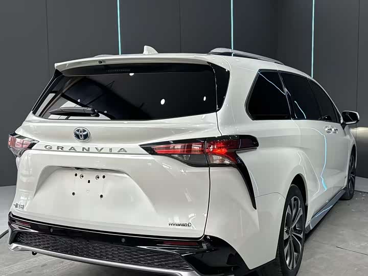 Фото 7 - Toyota Granvia