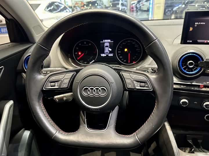 Фото 10 - Audi Q2L