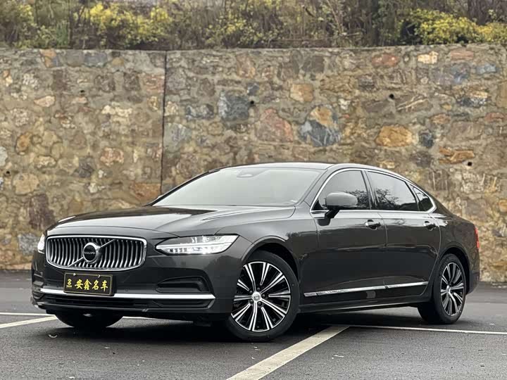 Фото 1 - Volvo S90