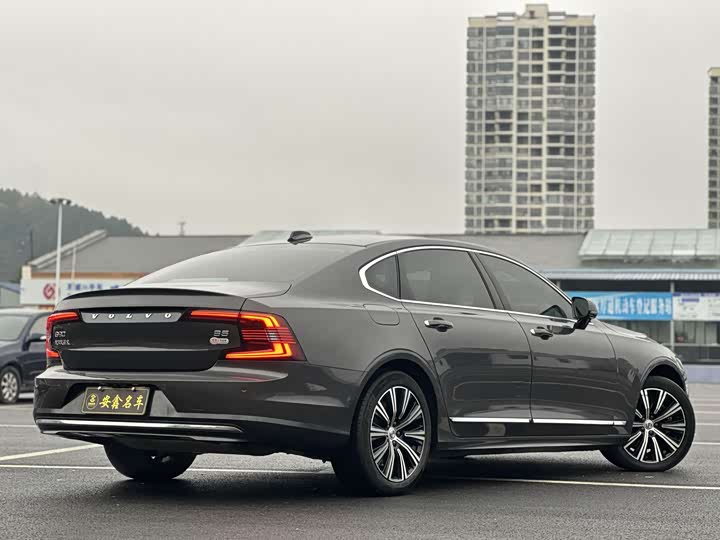 Фото 11 - Volvo S90