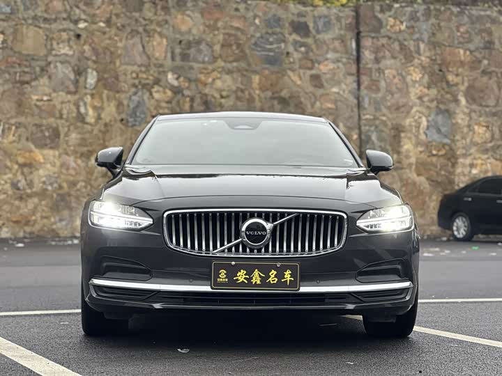 Фото 2 - Volvo S90