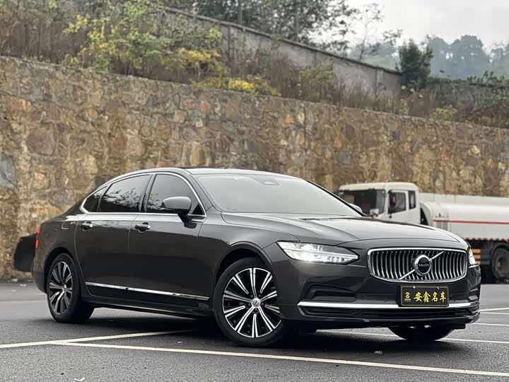 Фото 3 - Volvo S90