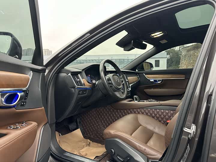 Фото 4 - Volvo S90