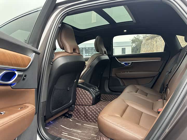 Фото 6 - Volvo S90