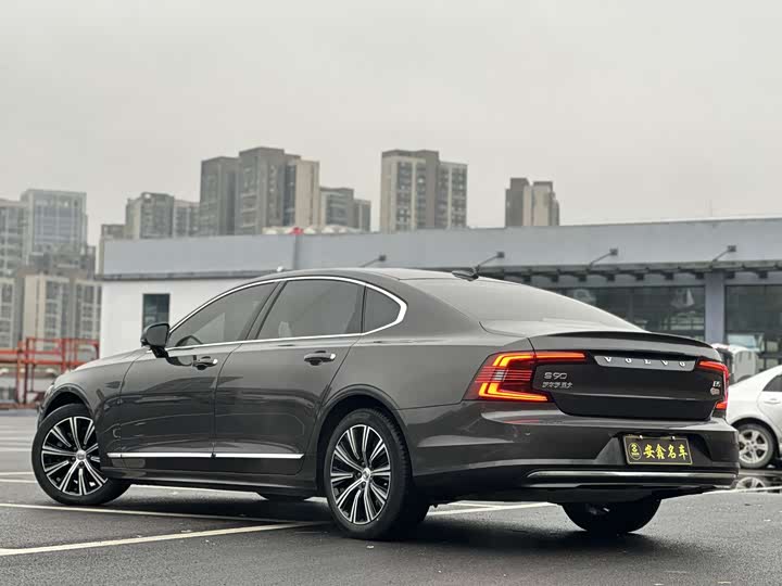 Фото 9 - Volvo S90