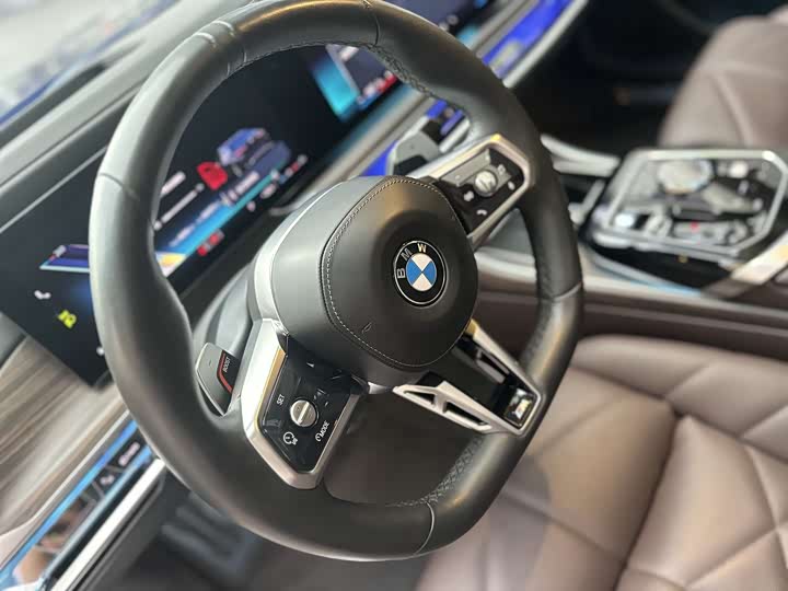 Фото 13 - BMW 7 Series