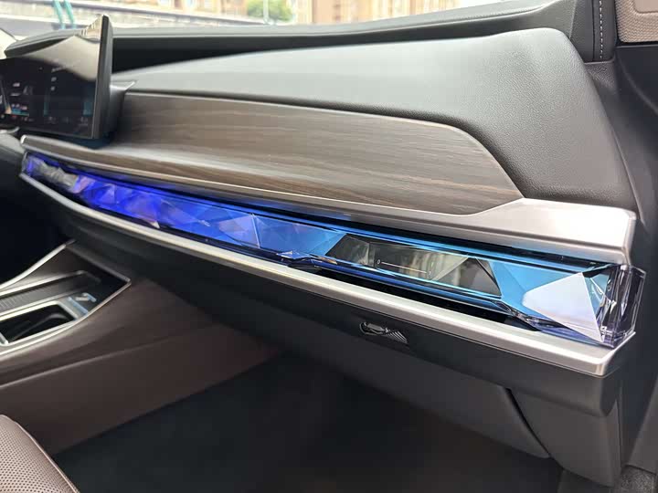 Фото 15 - BMW 7 Series