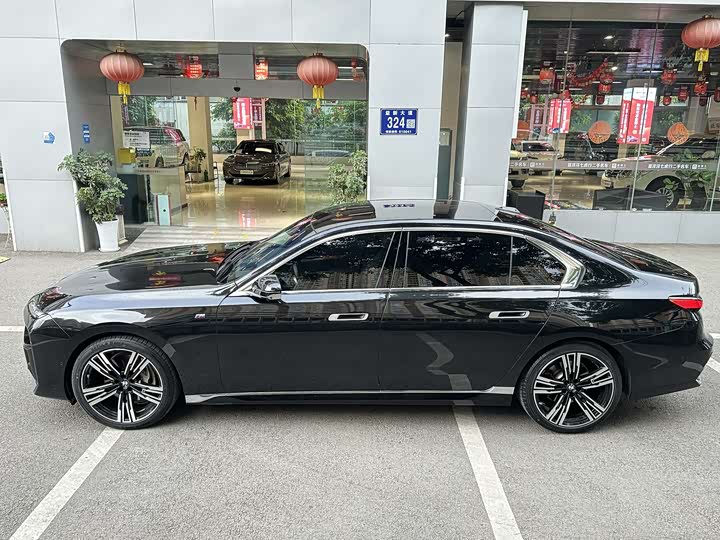 Фото 2 - BMW 7 Series