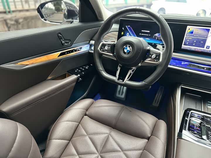 Фото 23 - BMW 7 Series