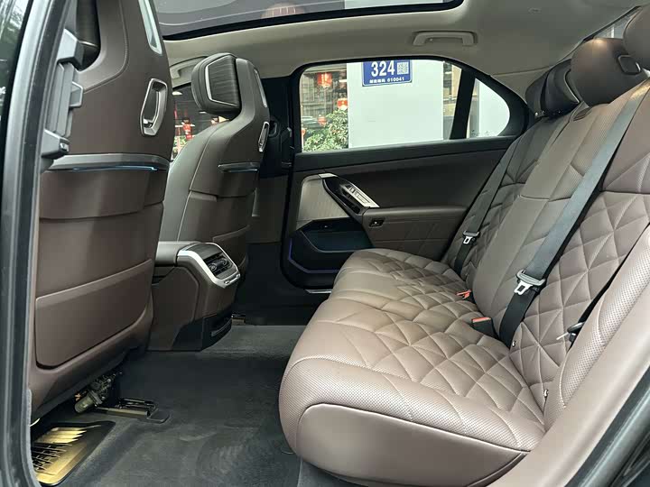 Фото 27 - BMW 7 Series