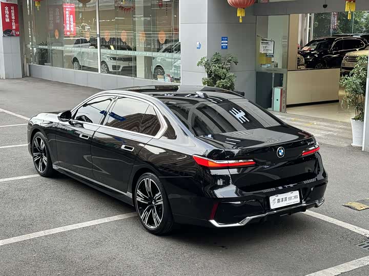 Фото 3 - BMW 7 Series