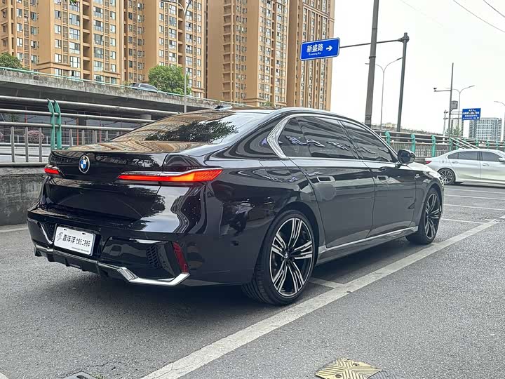 Фото 6 - BMW 7 Series