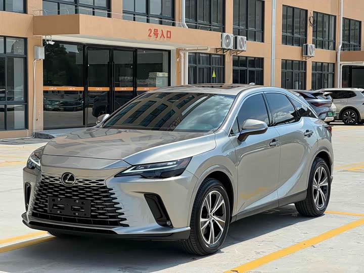 Фото 3 - Lexus RX