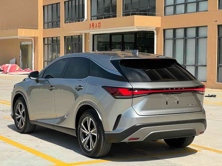 Фото 9 - Lexus RX