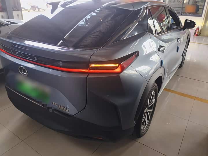 Фото 7 - Lexus RZ