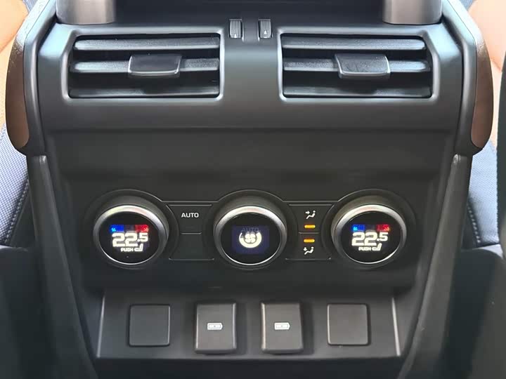 Фото 12 - Land Rover Defender