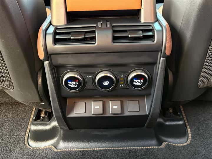 Фото 17 - Land Rover Defender