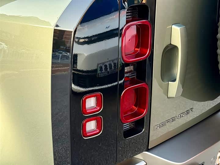 Фото 19 - Land Rover Defender