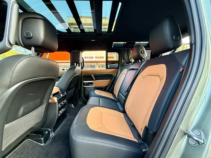 Фото 8 - Land Rover Defender