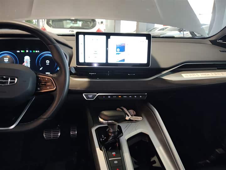 Фото 13 - Geely Preface