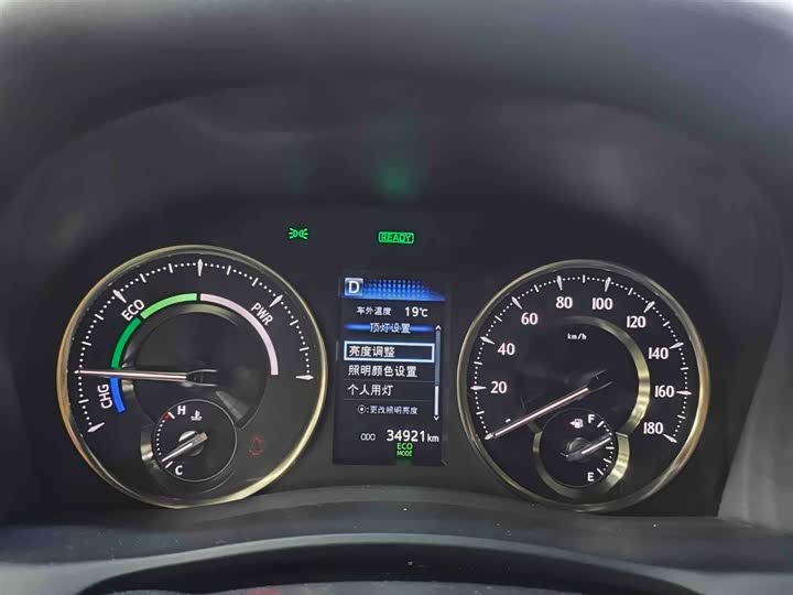 Фото 3 - Lexus LM