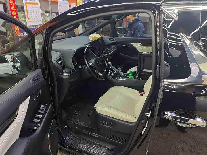 Фото 4 - Lexus LM