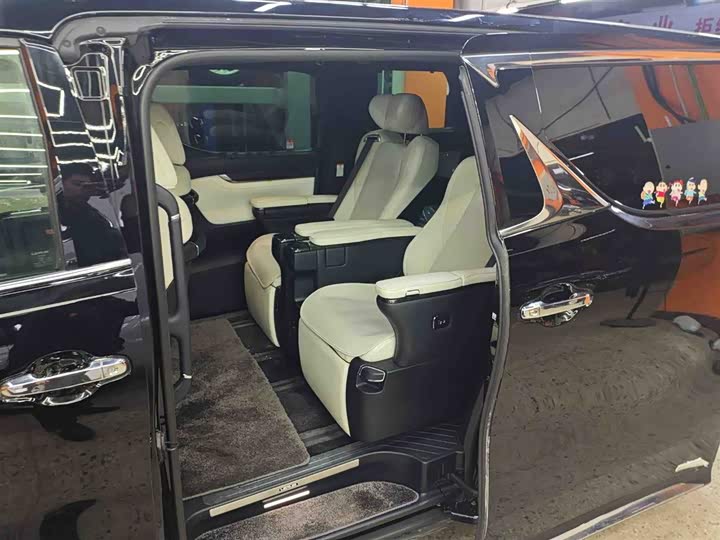 Фото 5 - Lexus LM