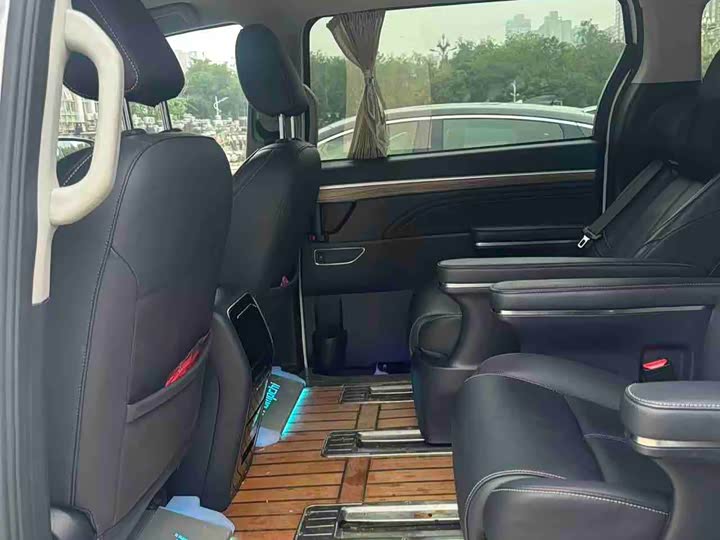 Фото 4 - GAC Trumpchi M8