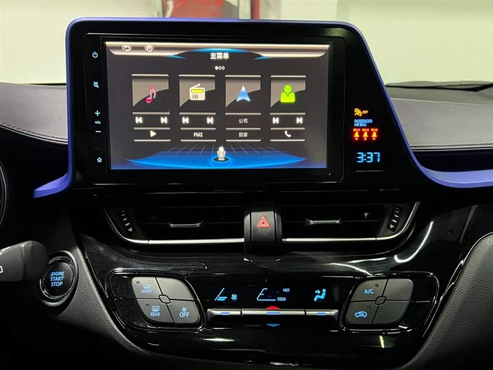 Фото 14 - Toyota C-HR