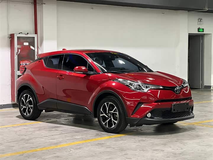Фото 3 - Toyota C-HR